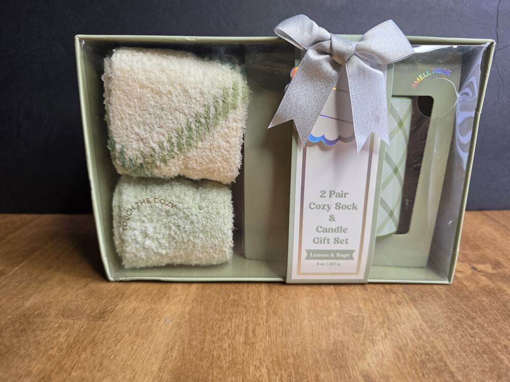 Joyward Candle Gift Set With 2 Pairs Of Cozy Socks